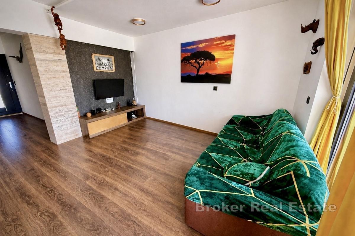 Moderní dům s bazénem a dvěma apartmány v klidné lokalitě