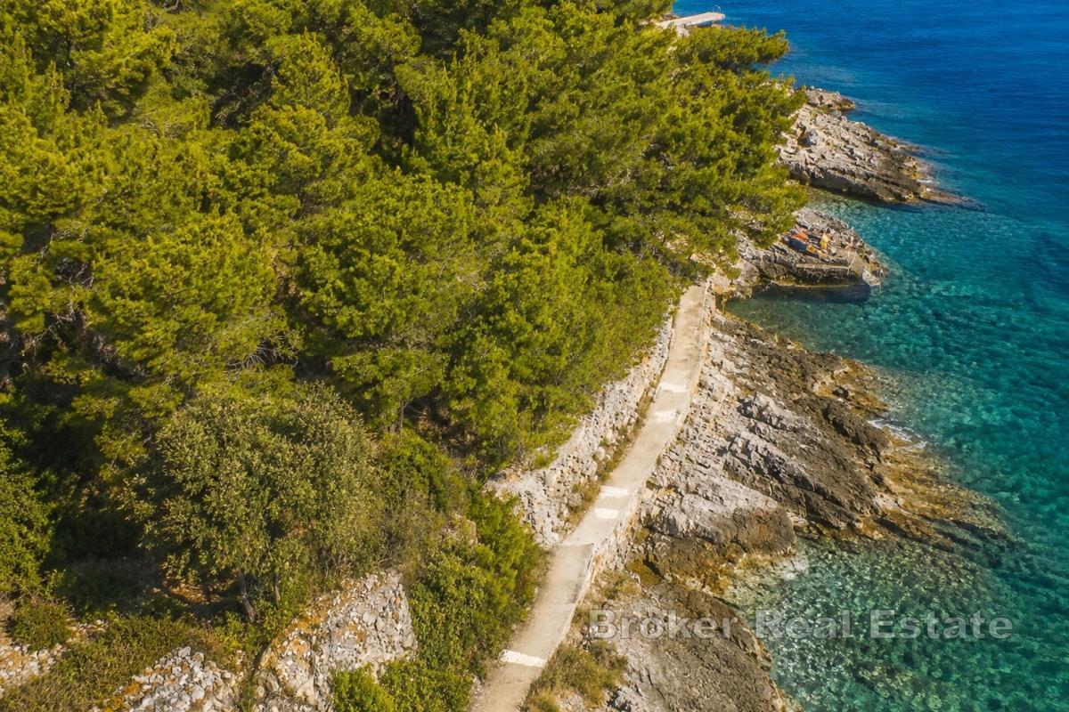Byggmark i andra raden från havet med stor potential