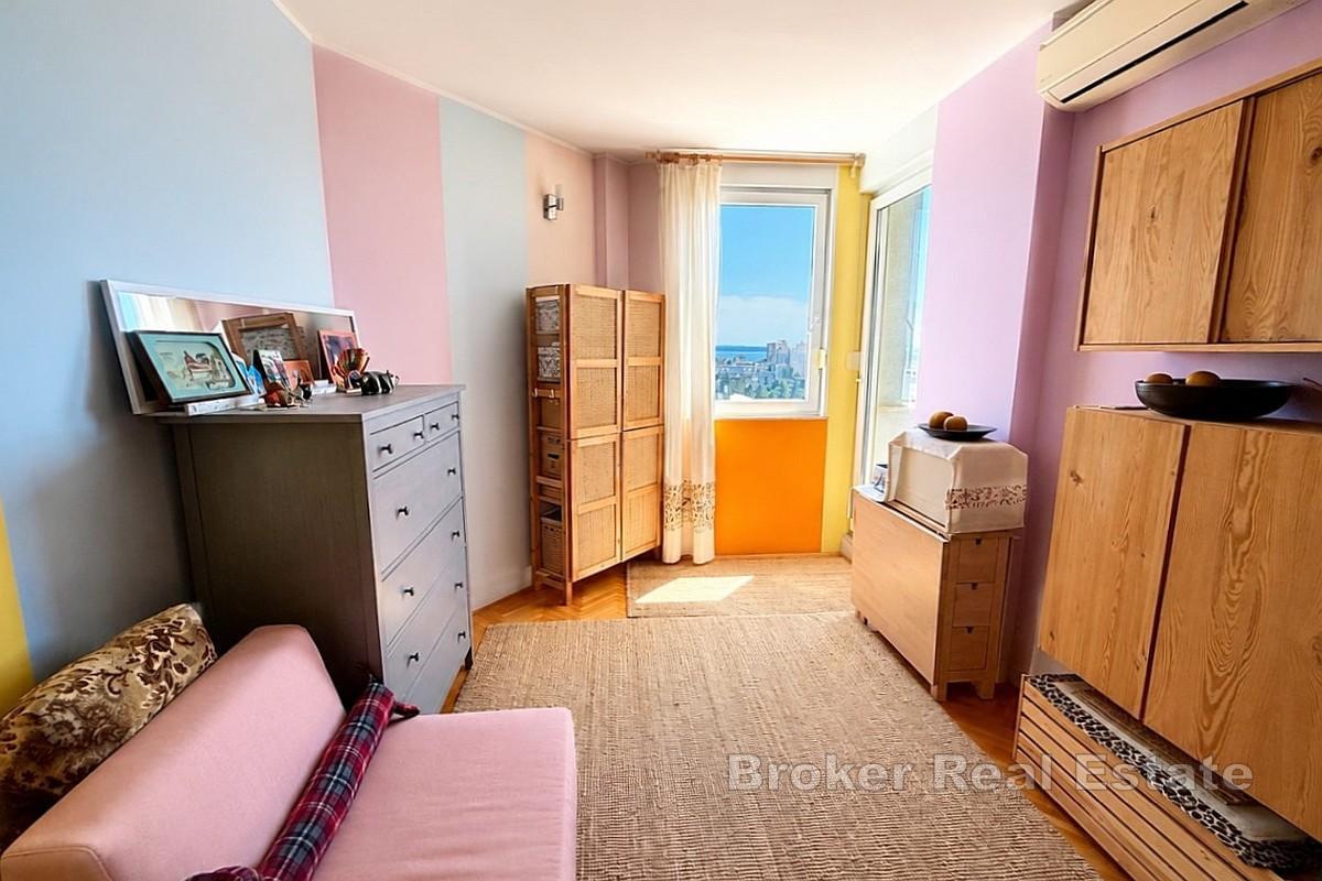 Appartement T2 ensoleillé avec vue panoramique sur la mer