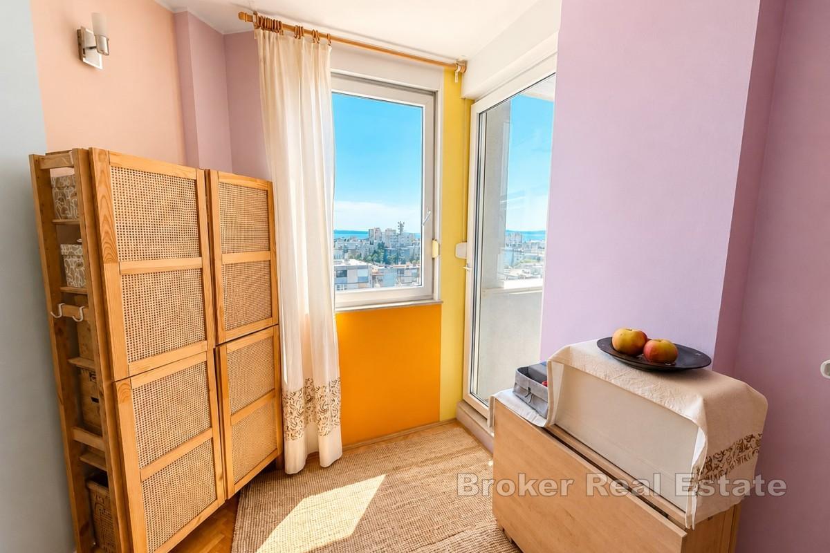 Appartement T2 ensoleillé avec vue panoramique sur la mer