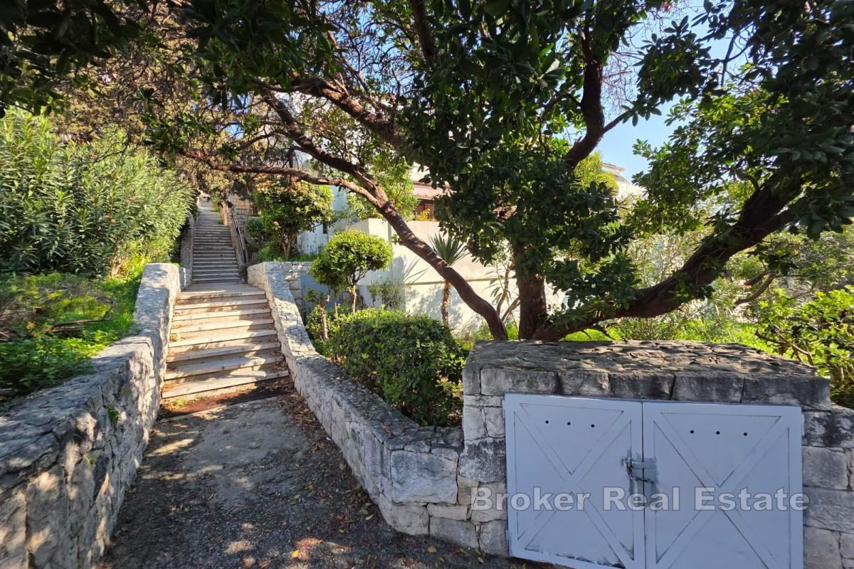 Komfortabel leilighet med fire soverom nær hovedpromenaden og ACI-marinaen