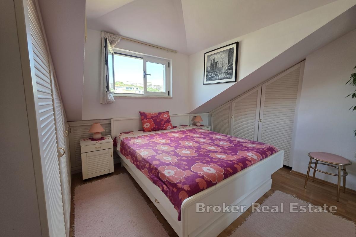 Dvoupokojový apartmán v Žnjanu s panoramatickým výhledem na moře