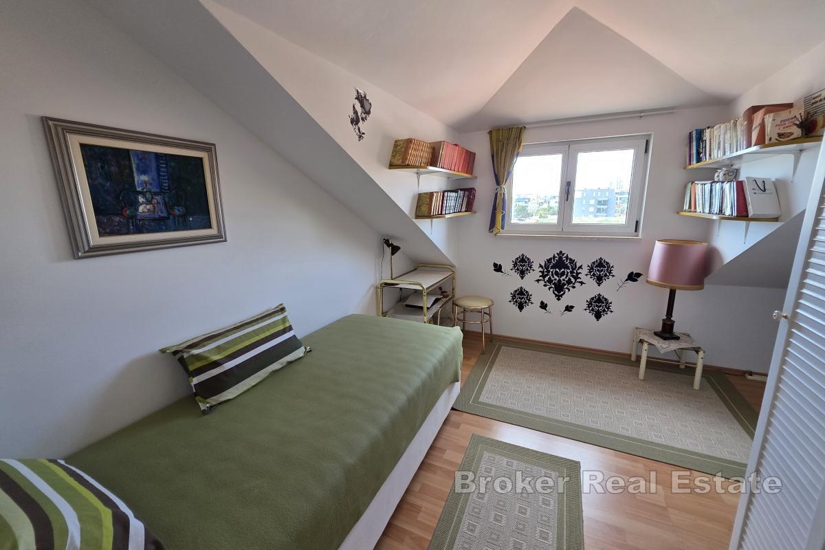 Dvoupokojový apartmán v Žnjanu s panoramatickým výhledem na moře