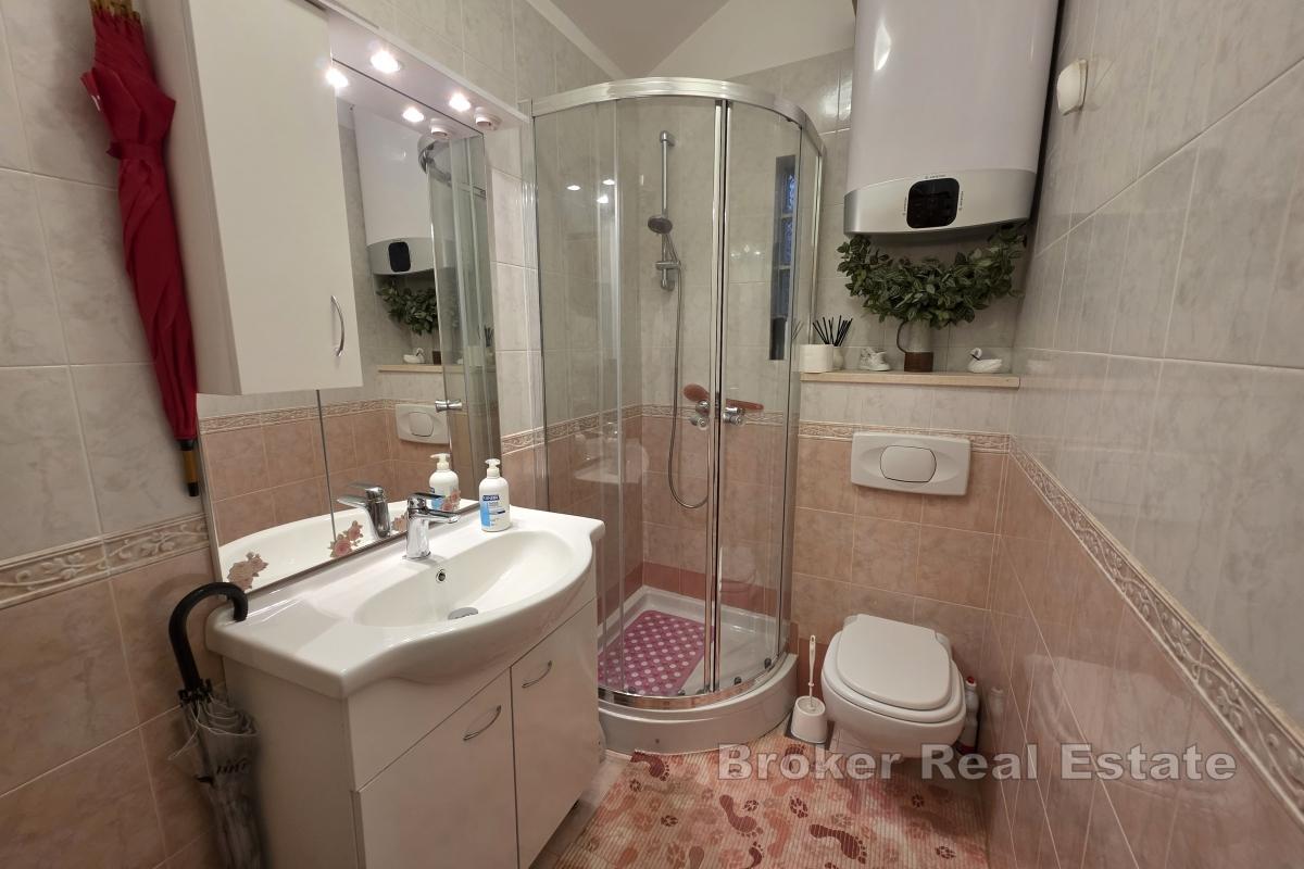 Dvoupokojový apartmán v Žnjanu s panoramatickým výhledem na moře