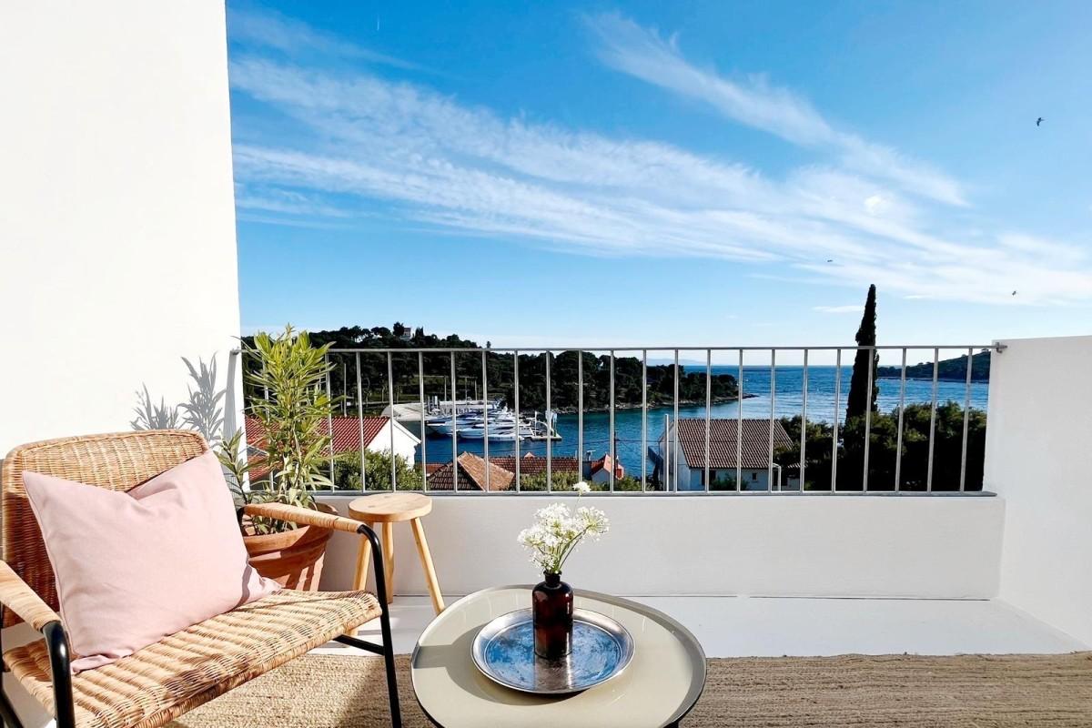 001-2061-06-Solta-modern-villa-in-the-heart-of-a-dalmatian-village-for-sale