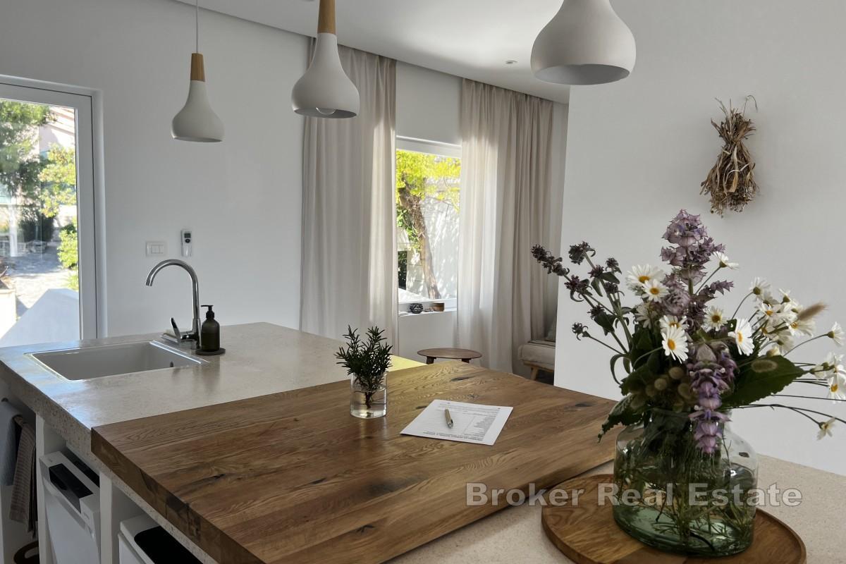 Moderne Villa im Herzen einer dalmatinischen Kleinstadt