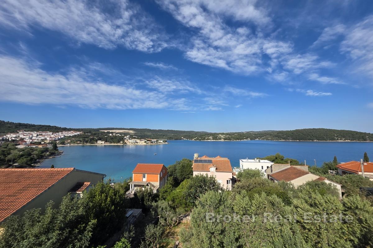 Przestronny dom z gajem oliwnym i niepowtarzalnym widokiem na zatokę