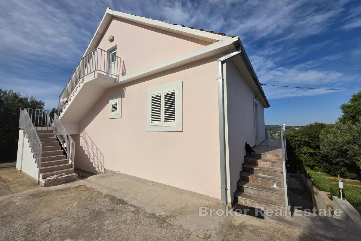 Przestronny dom z gajem oliwnym i niepowtarzalnym widokiem na zatokę