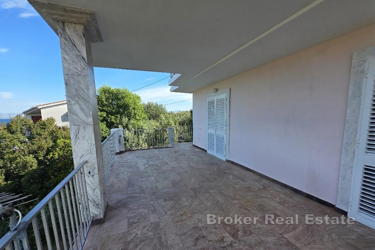 Przestronny dom z gajem oliwnym i niepowtarzalnym widokiem na zatokę