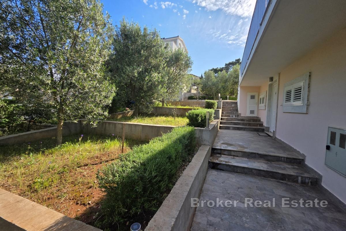 Przestronny dom z gajem oliwnym i niepowtarzalnym widokiem na zatokę