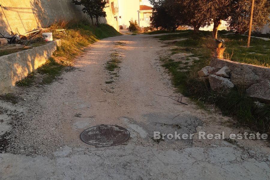 Bygningsland med havutsikt