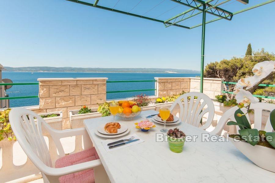 Semi-detached house with sea view