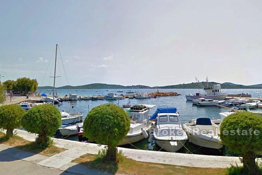 Vackert hus 30 meter från havet