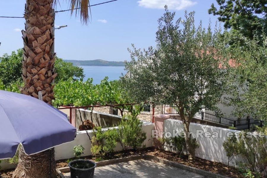 Apartment house with sea view