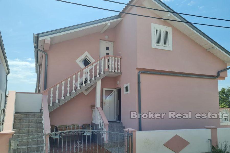 Apartmenthaus mit Meerblick