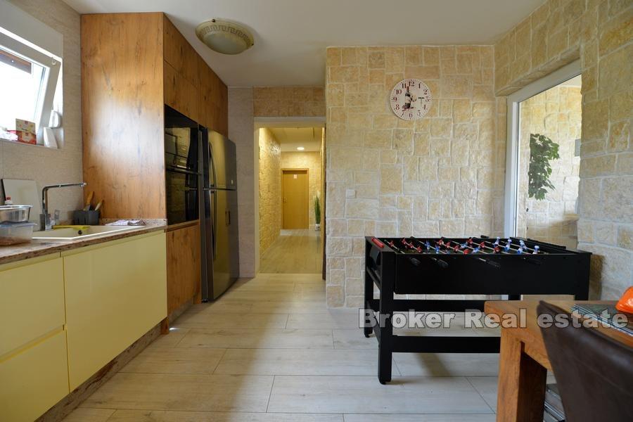 Kamienna willa z widokiem na Velebit