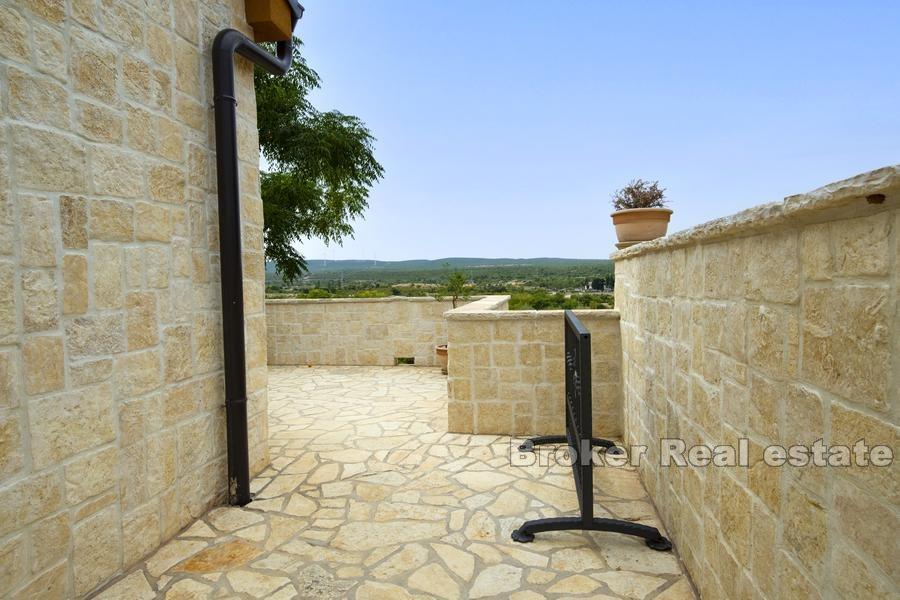 Villa en pierre avec vue sur Velebit