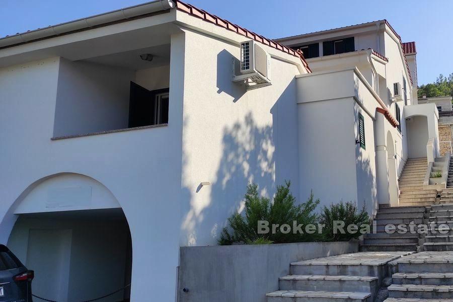 Semi-detached house with sea view