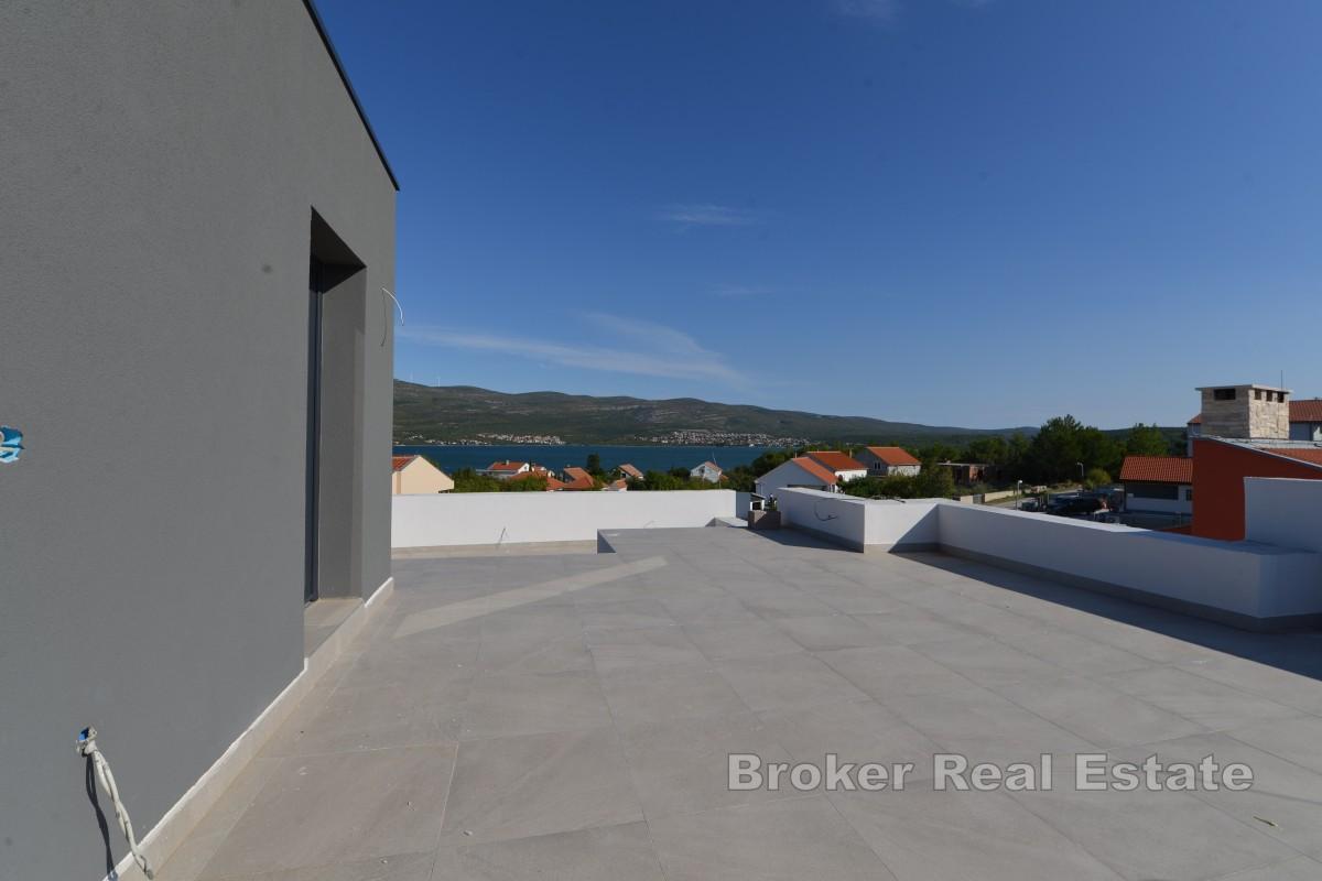Villa moderne en construction avec vue mer