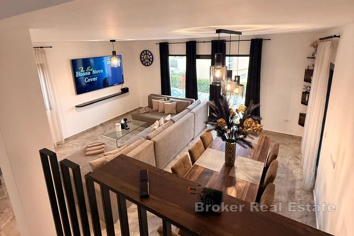 Moderne Villa im Bau mit Meerblick