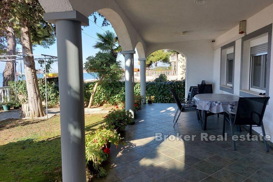 Hus i første rad til sjøen