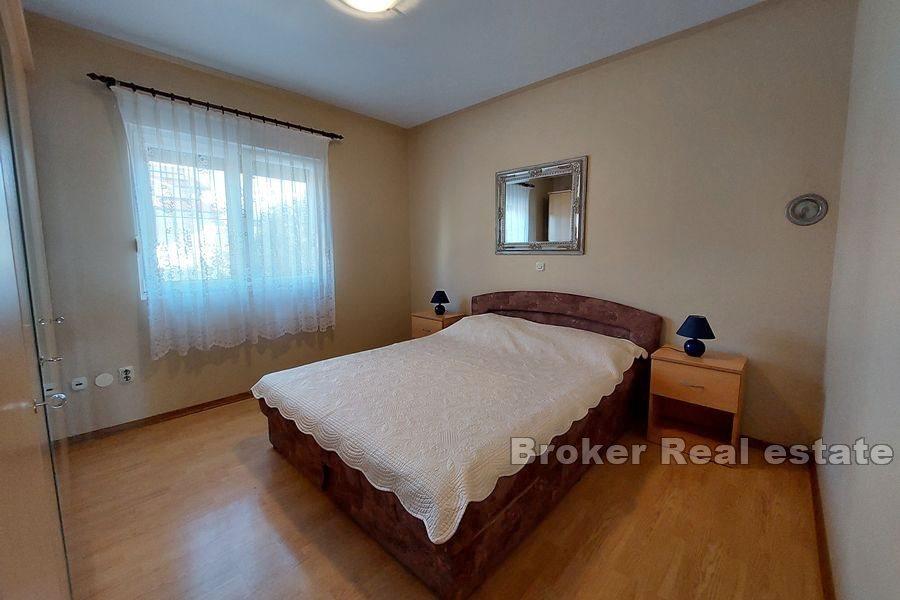 Hus i første rad til sjøen