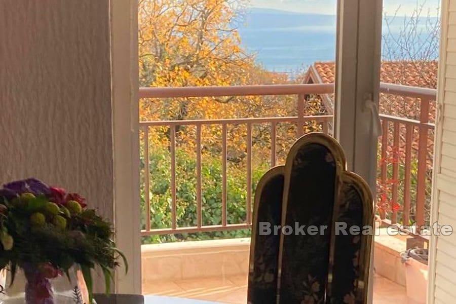 Дом с бассейном