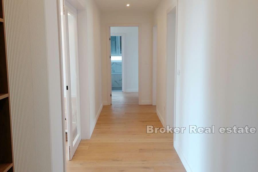 Apartment with a sea view