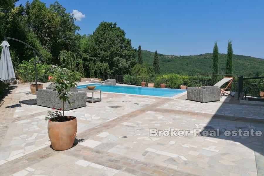 Property with pool and sea view