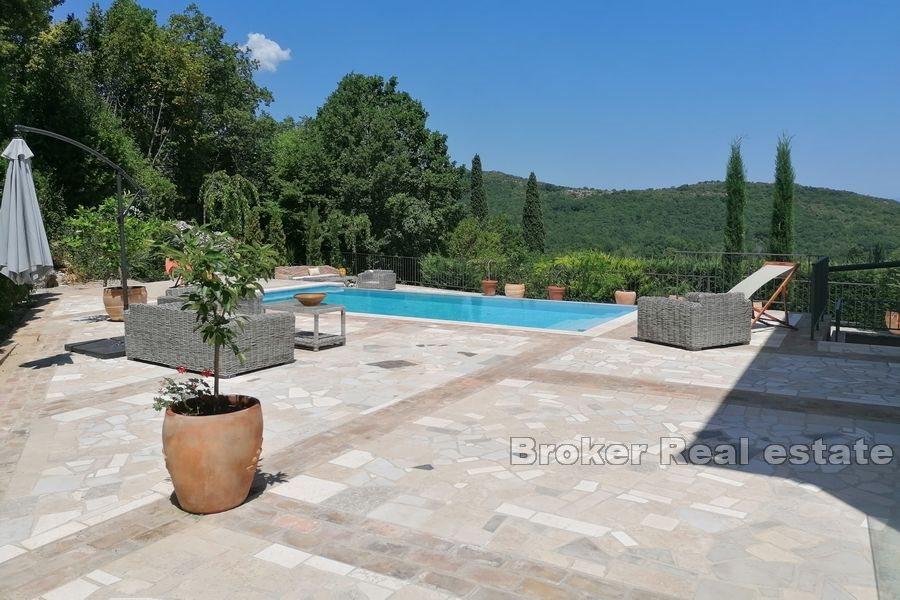 Property with pool and sea view