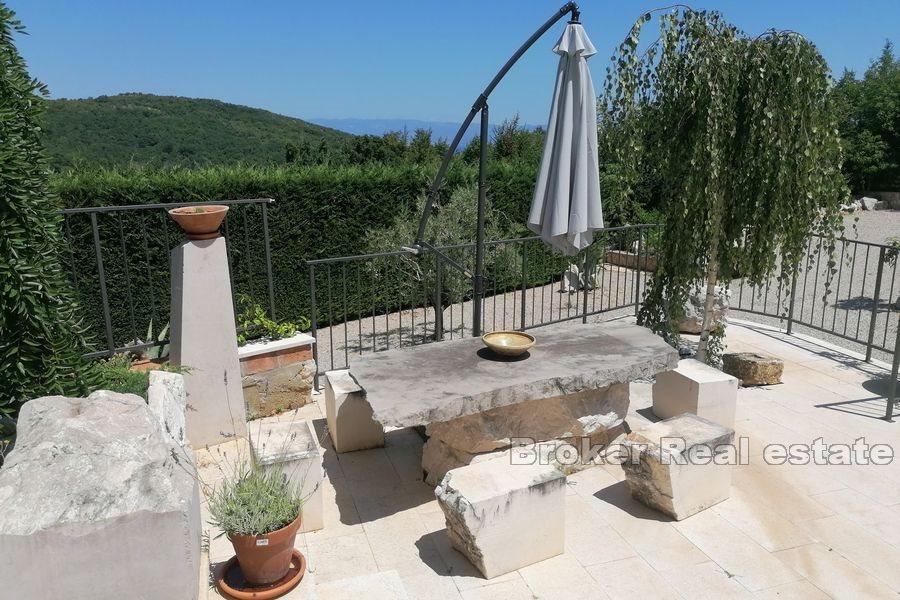 Property with pool and sea view