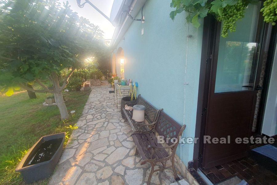 Dom wolnostojący z ogrodem