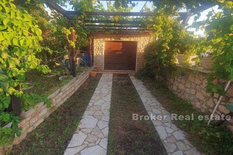Casa indipendente con giardino