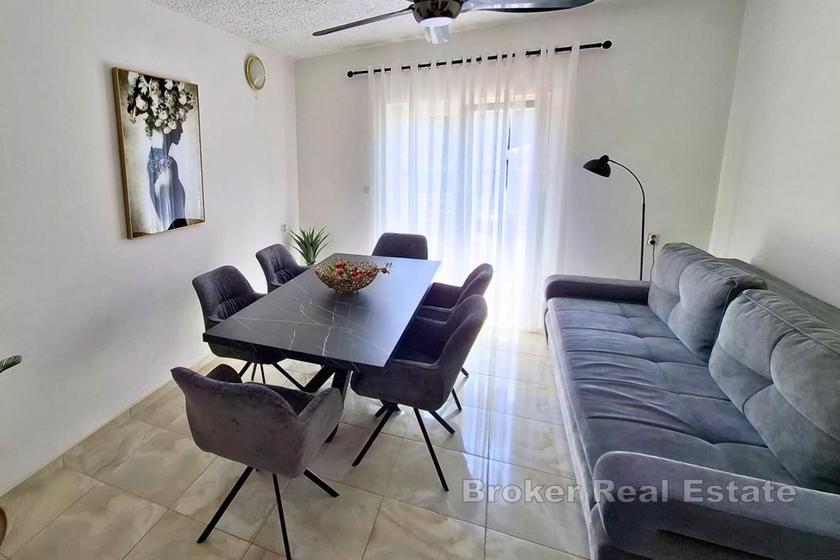 Dwupokojowy apartament z widokiem na morze, blisko plaży