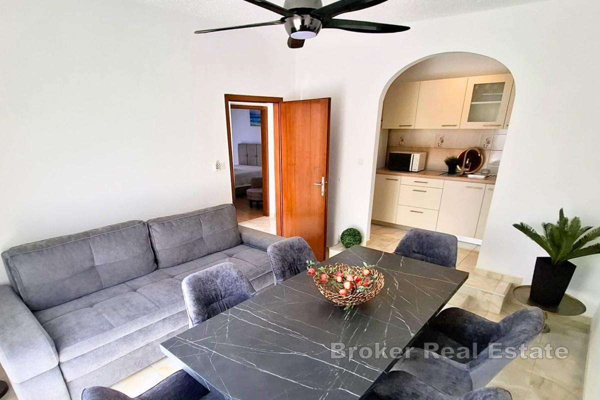 Dwupokojowy apartament z widokiem na morze, blisko plaży