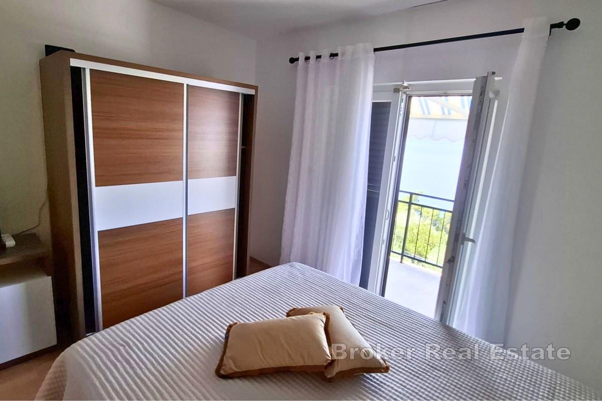 Dwupokojowy apartament z widokiem na morze, blisko plaży