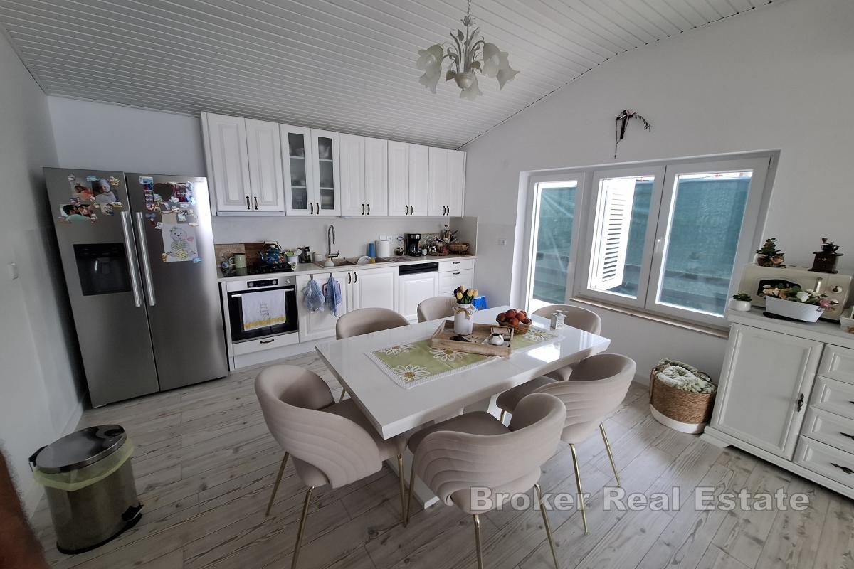 Przestronny apartament z widokiem na morze