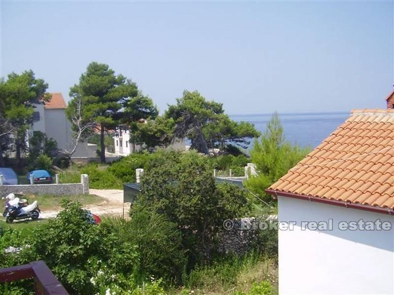 House in the second line to the sea, for sale