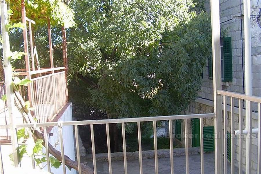 Dreistöckiges Haus, zum Verkauf