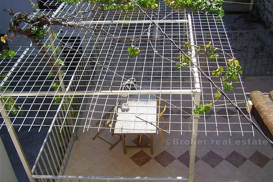 Dreistöckiges Haus, zum Verkauf