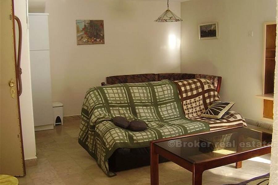 Dreistöckiges Haus, zum Verkauf