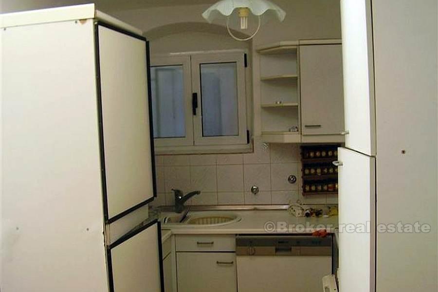 Dreistöckiges Haus, zum Verkauf