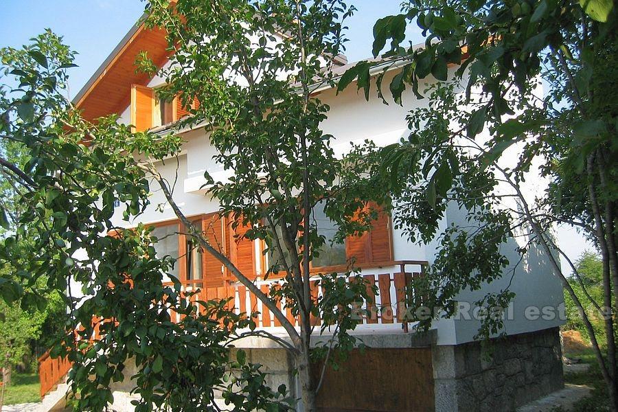 Attractive, maison nouvellement construite, à vendre