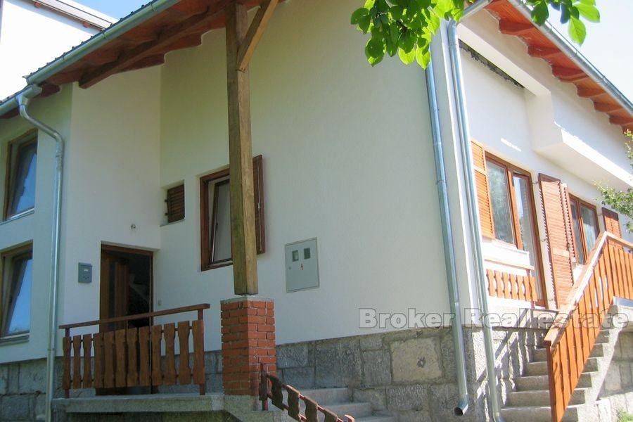 Attractive, maison nouvellement construite, à vendre