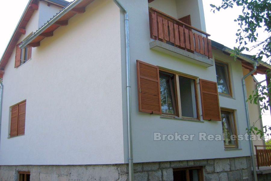 Attractive, maison nouvellement construite, à vendre