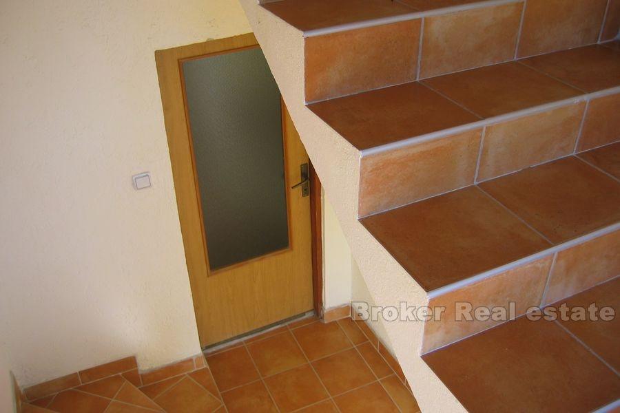 Attractive, maison nouvellement construite, à vendre