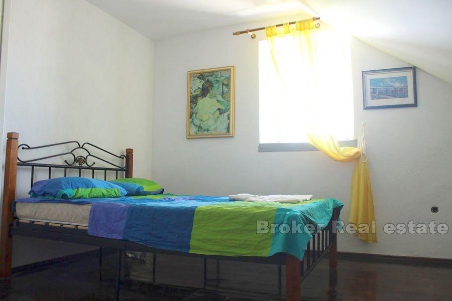 Pierwszy rząd do morza, kamienny dom na wyspie koło Sibenika, na sprzedaż