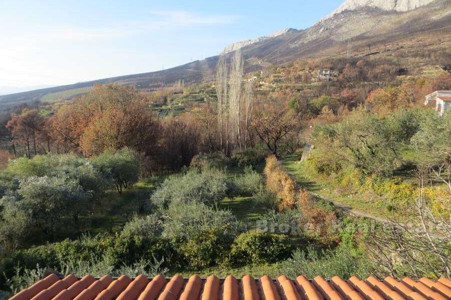 Hus på 2 etasjer, med havutsikt, til salgs