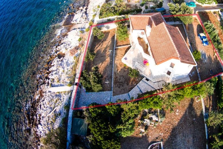 Maison individuelle dans la première rangée de la mer, à vendre