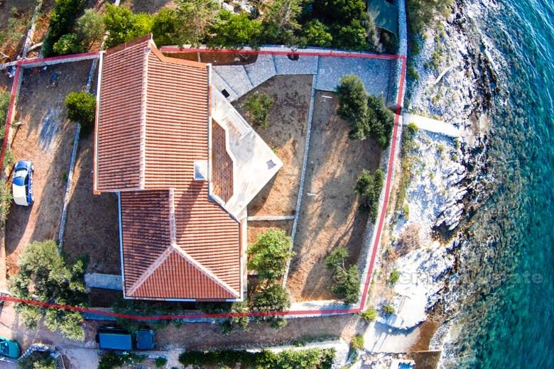 Maison individuelle dans la première rangée de la mer, à vendre